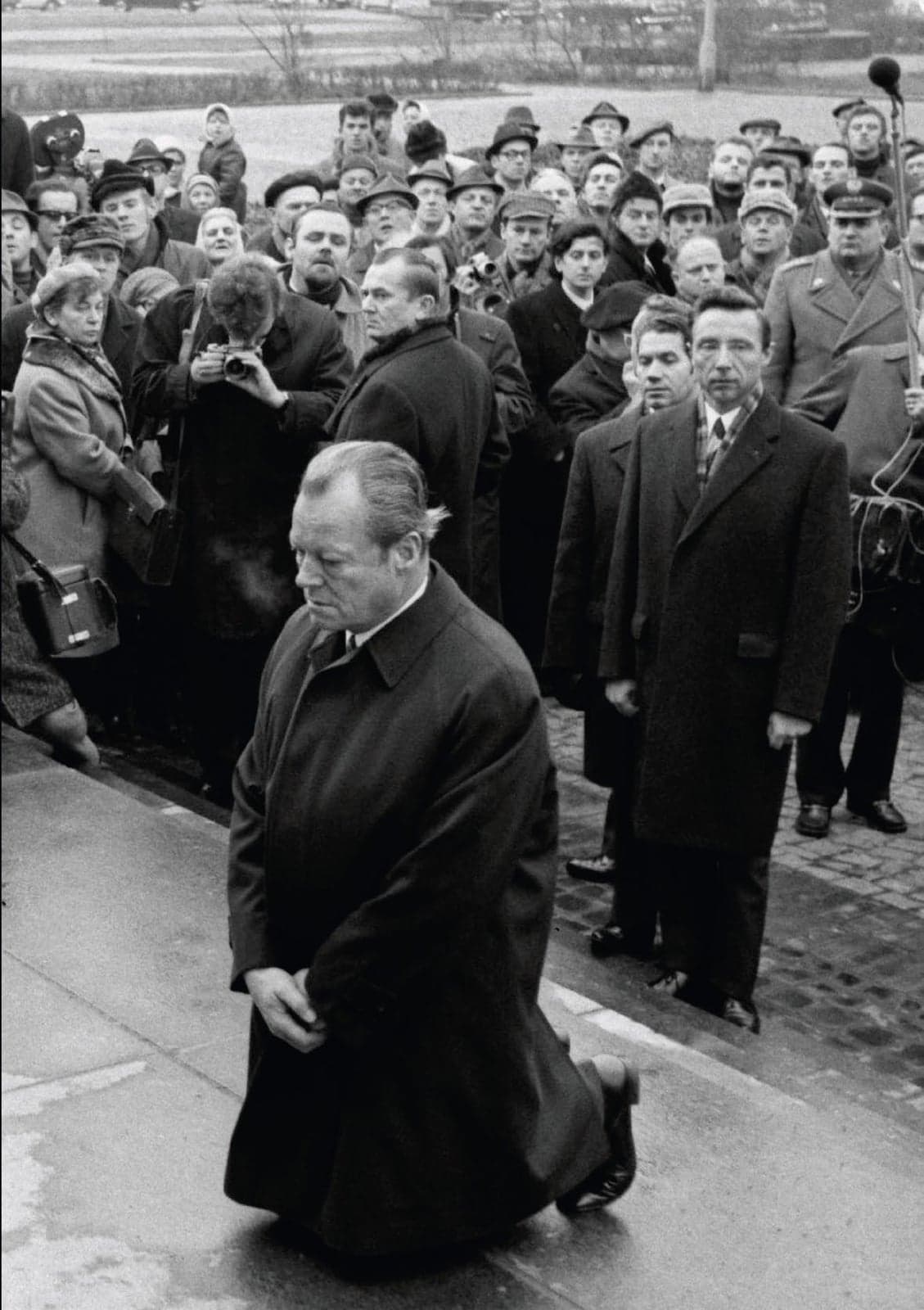 Was wollte Willy Brandt mit seinem Kniefall 1970 im ehemaligen jüdischen Ghetto in Warschau ausdrücken?